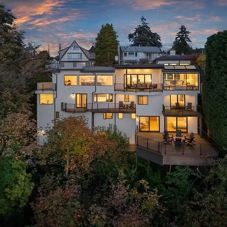 Wander West Seattle Villa